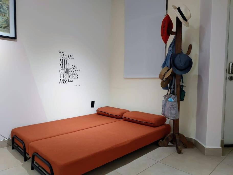 Moderno Y Tradicional, Elegante Departamento En Apartment *