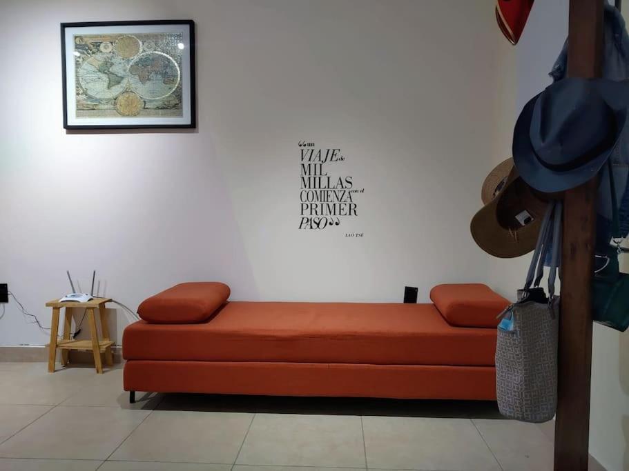 Moderno Y Tradicional, Elegante Departamento En