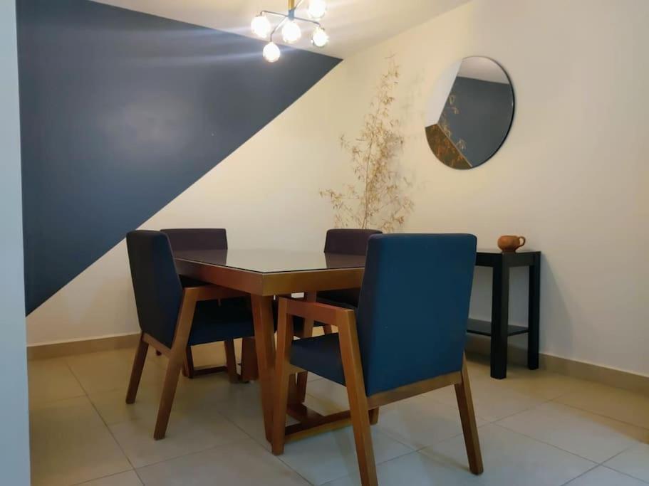 Moderno Y Tradicional, Elegante Departamento En Apartment