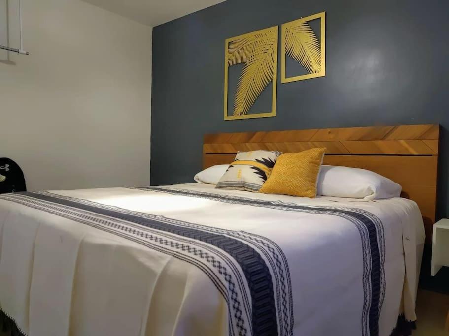 Moderno Y Tradicional, Elegante Departamento En