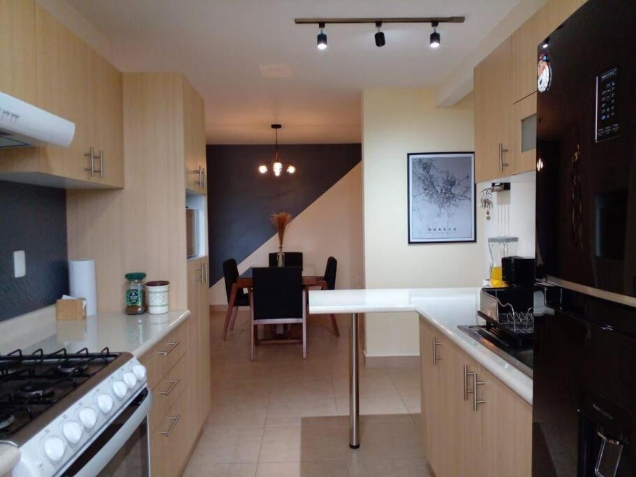 Moderno Y Tradicional, Elegante Departamento En Apartamento